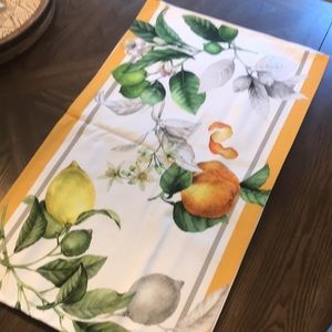 NWT Williams Sonoma Citrus Citron Table Runner